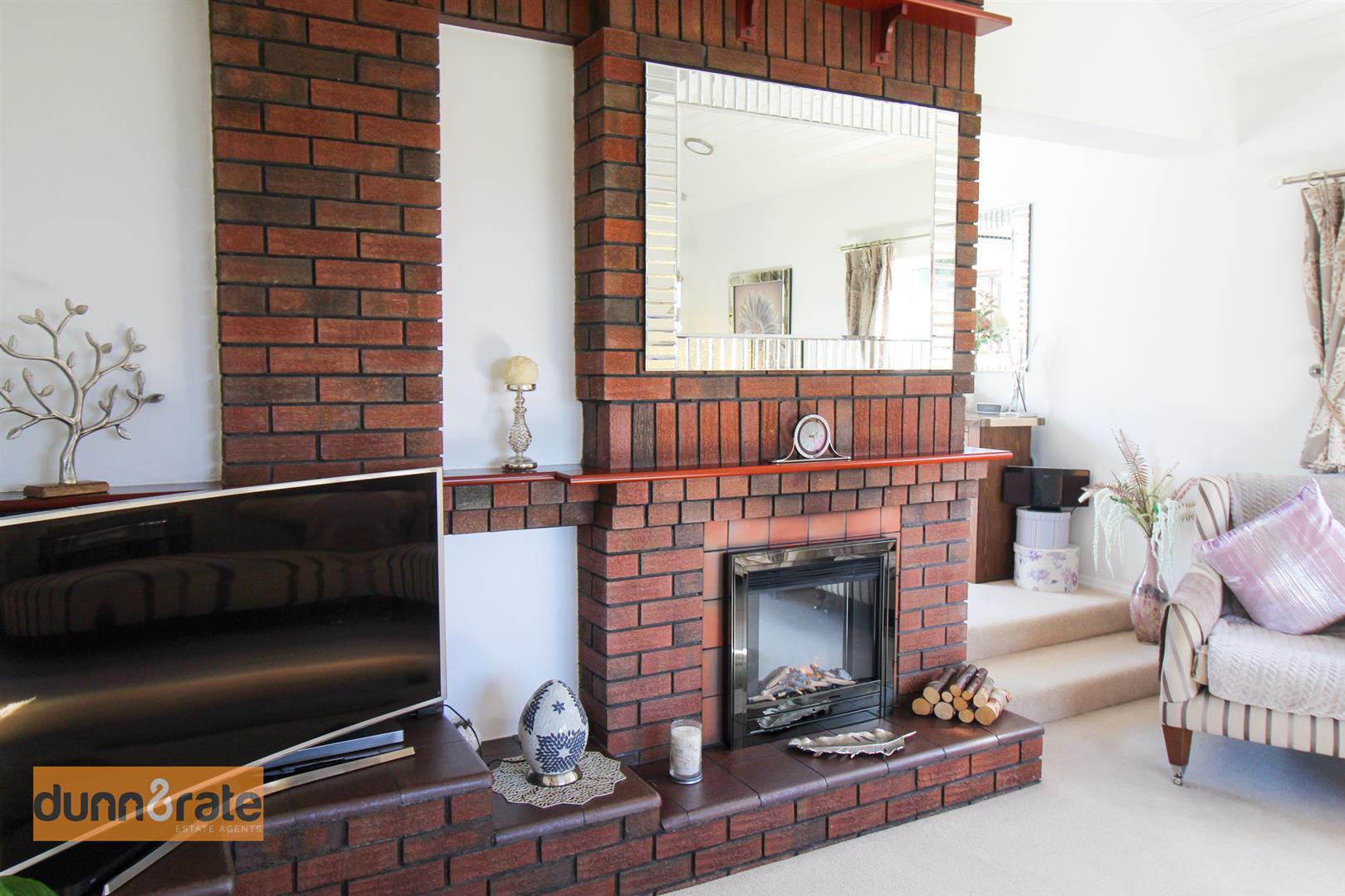 3 bed property in Leek New Road, Stoke-On-Trent